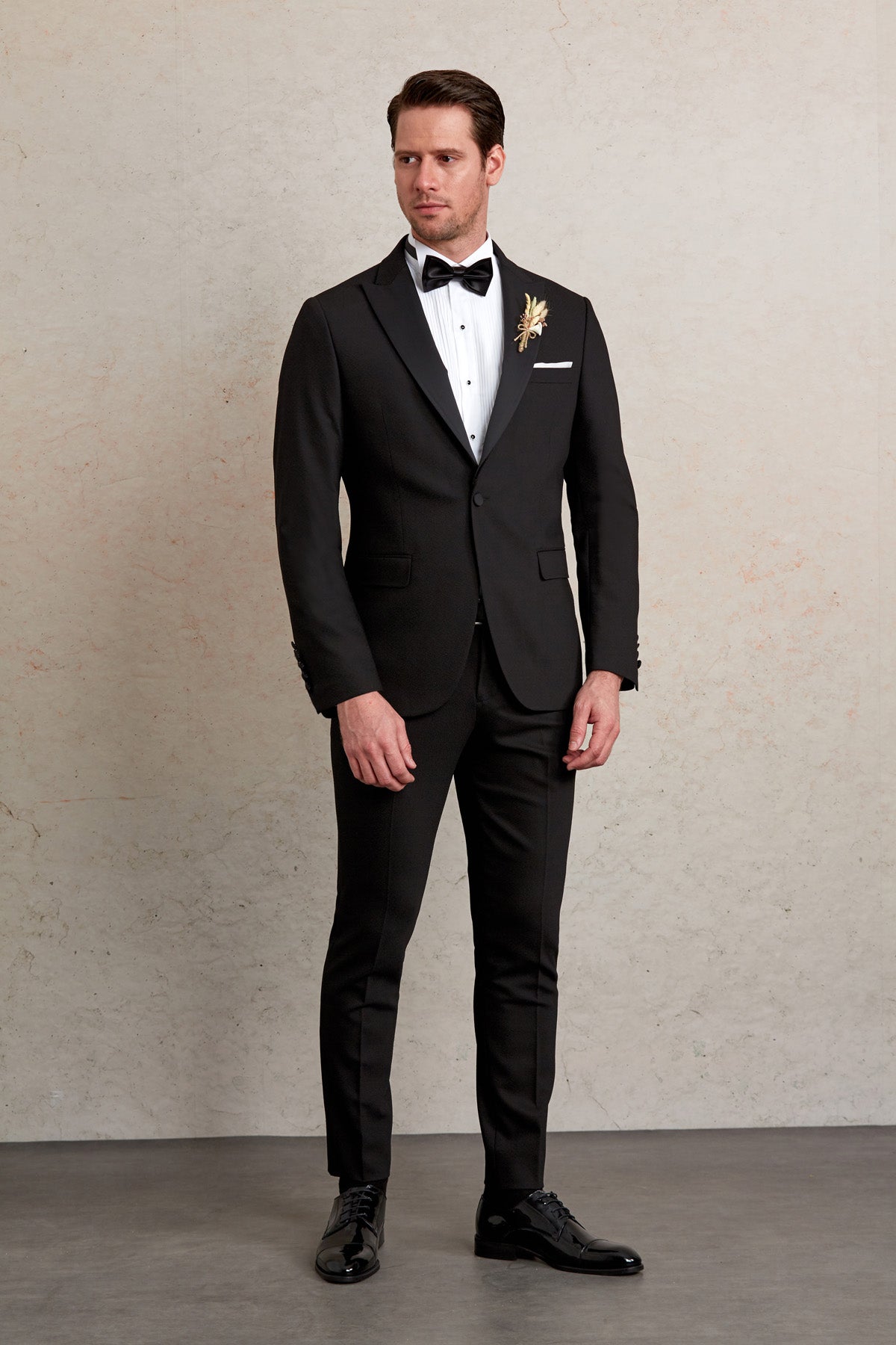 Muscle Fit Release Peak Lapel Patterned Black Classic