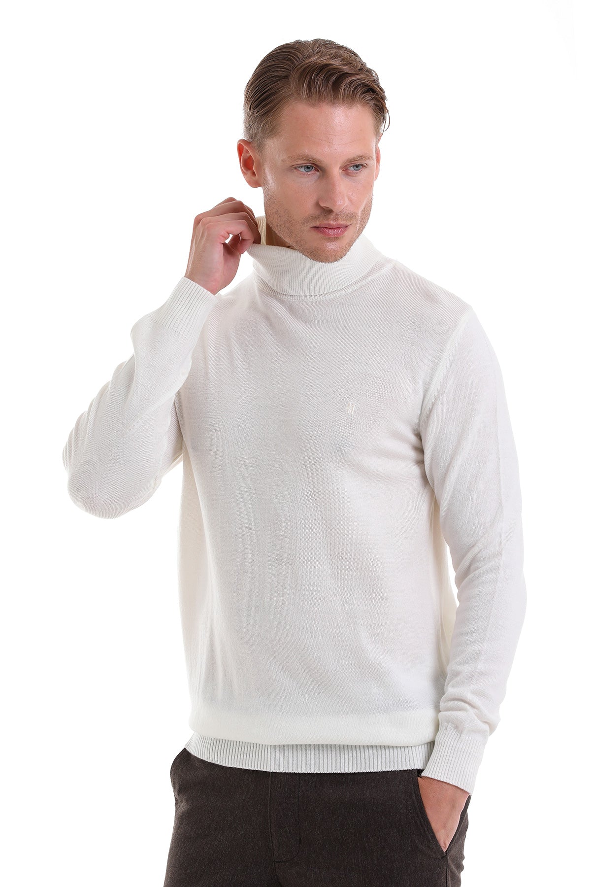 Regular Fit Basic Plain Ecru Turtleneck Sweater - SAYKI