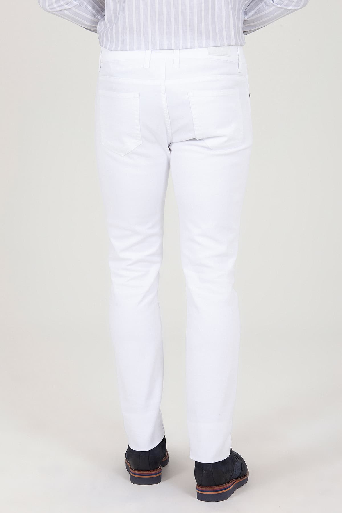 Slim Fit Low Waist White Cotton Denim Jeans - MIB