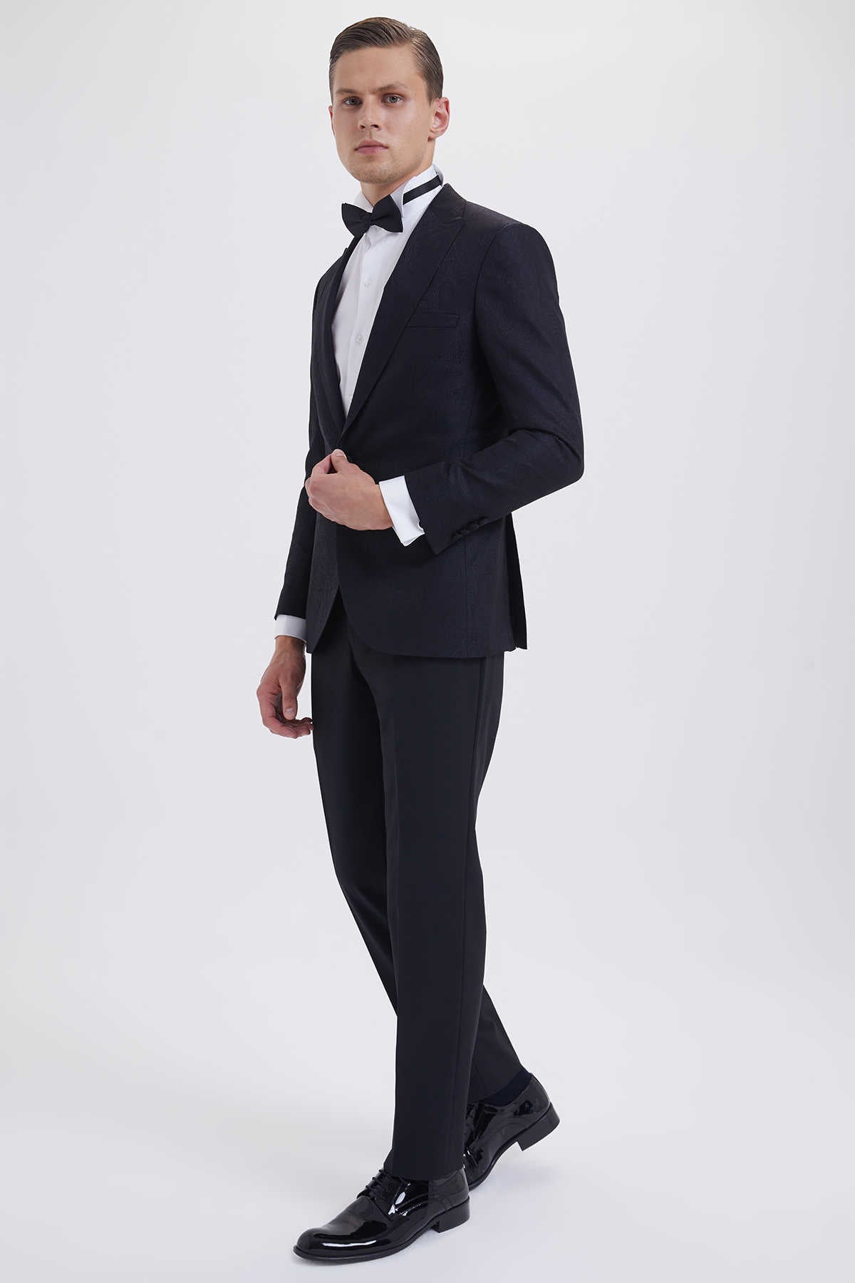 Slim Fit Navy Peak Lapel Wool Blend Classic Tuxedo - MIB