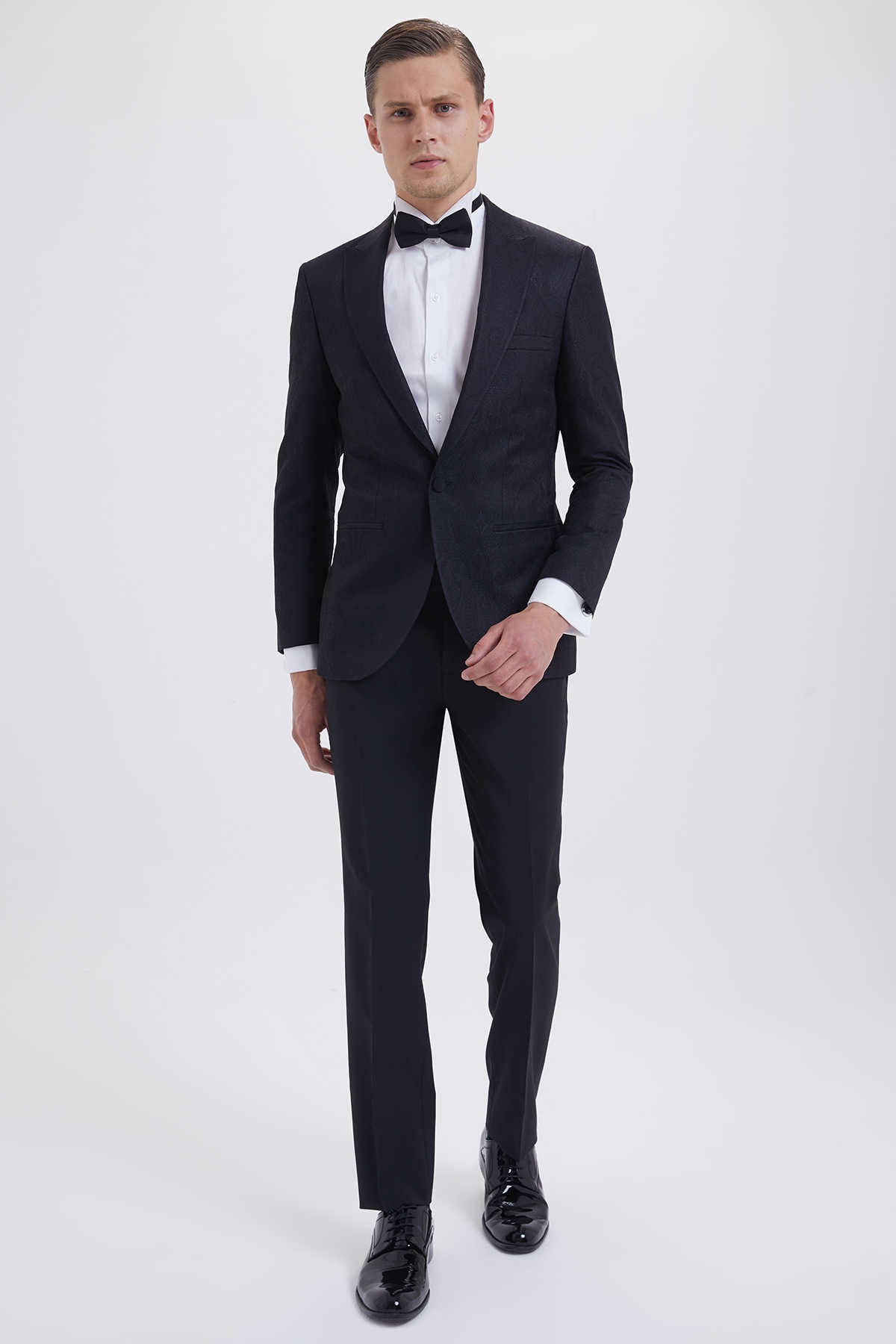 Slim Fit Navy Peak Lapel Wool Blend Classic Tuxedo - MIB